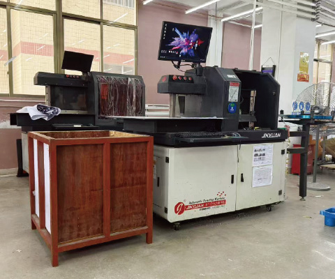 鋼板ベンディングマシン(折り曲げ機)